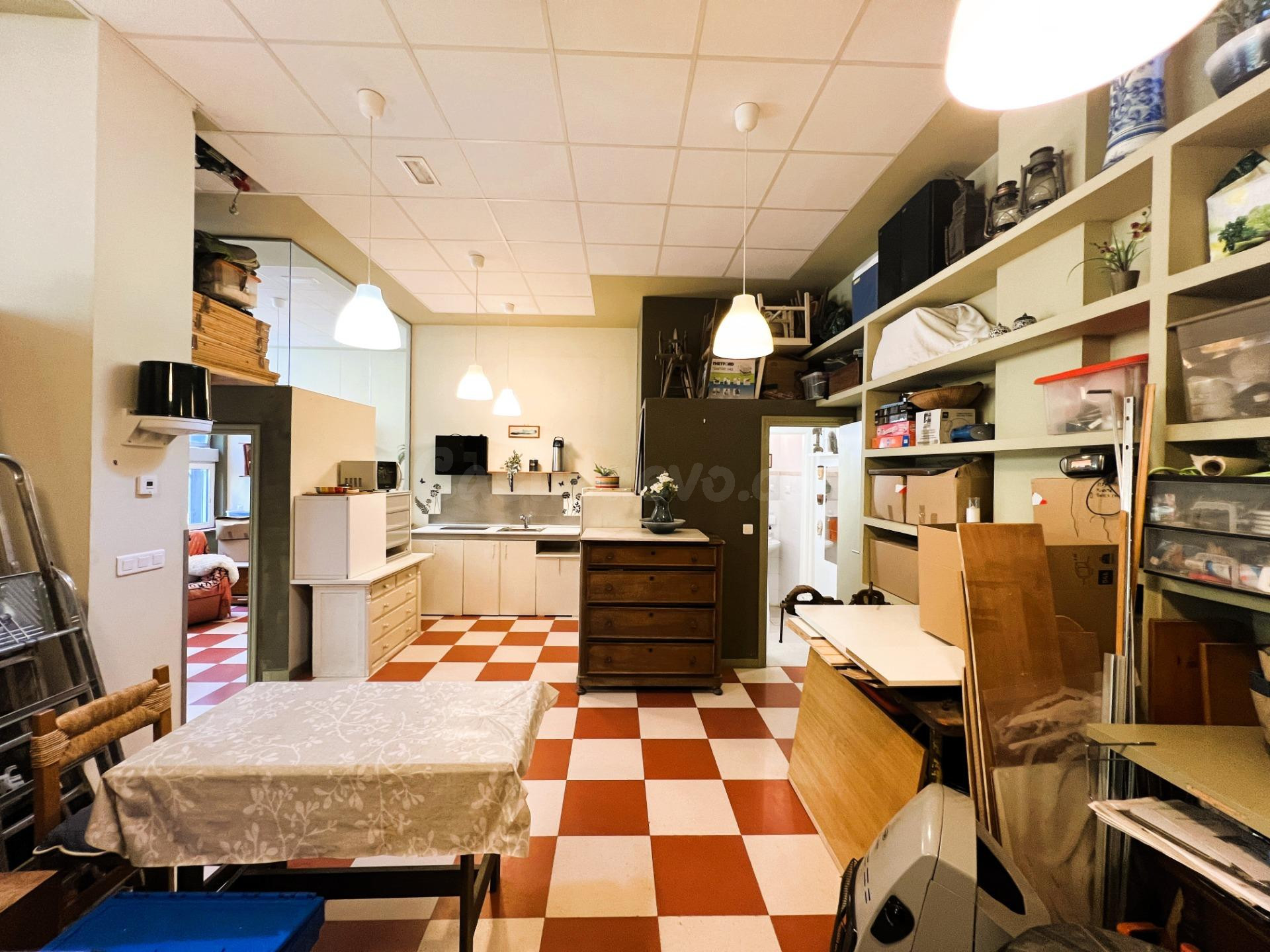 Versatilidad Total: Local Reformado con Opción a Vivienda o  - foto 5
