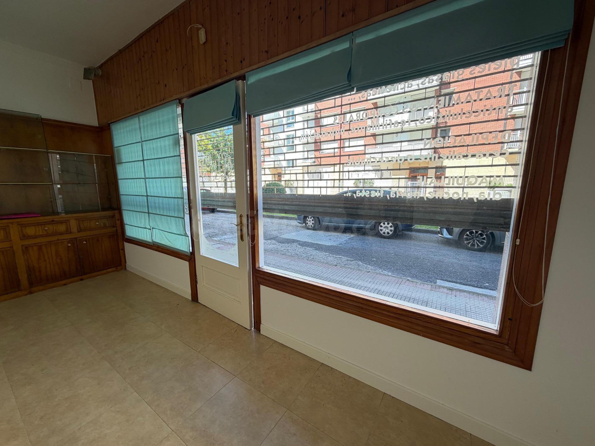 Local comercial en Colindres - foto 3