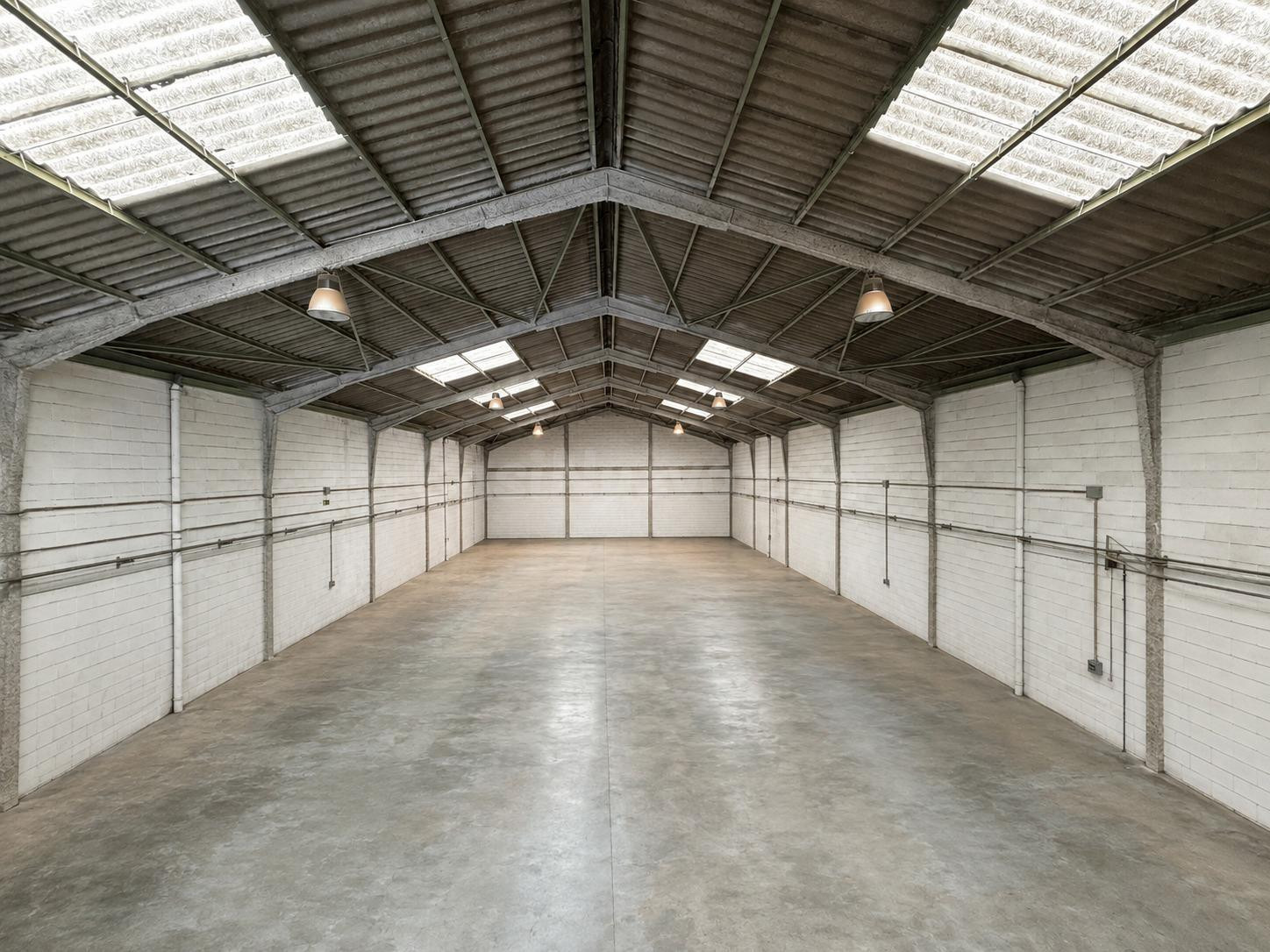 Nave industrial de 637 m2 con oficinas en Peñacastillo - foto 3
