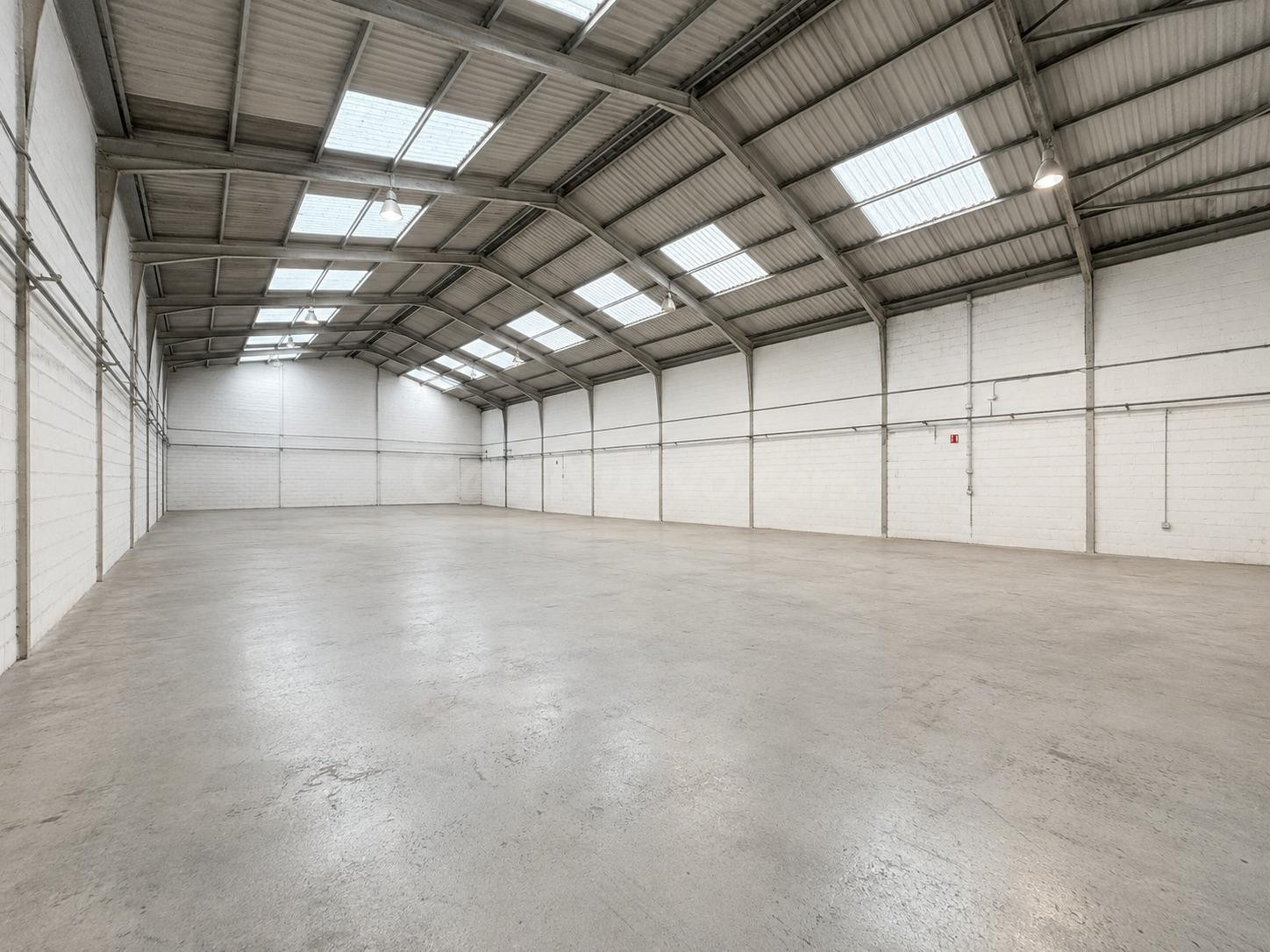 Nave industrial de 637 m2 con oficinas en Peñacastillo - foto 5