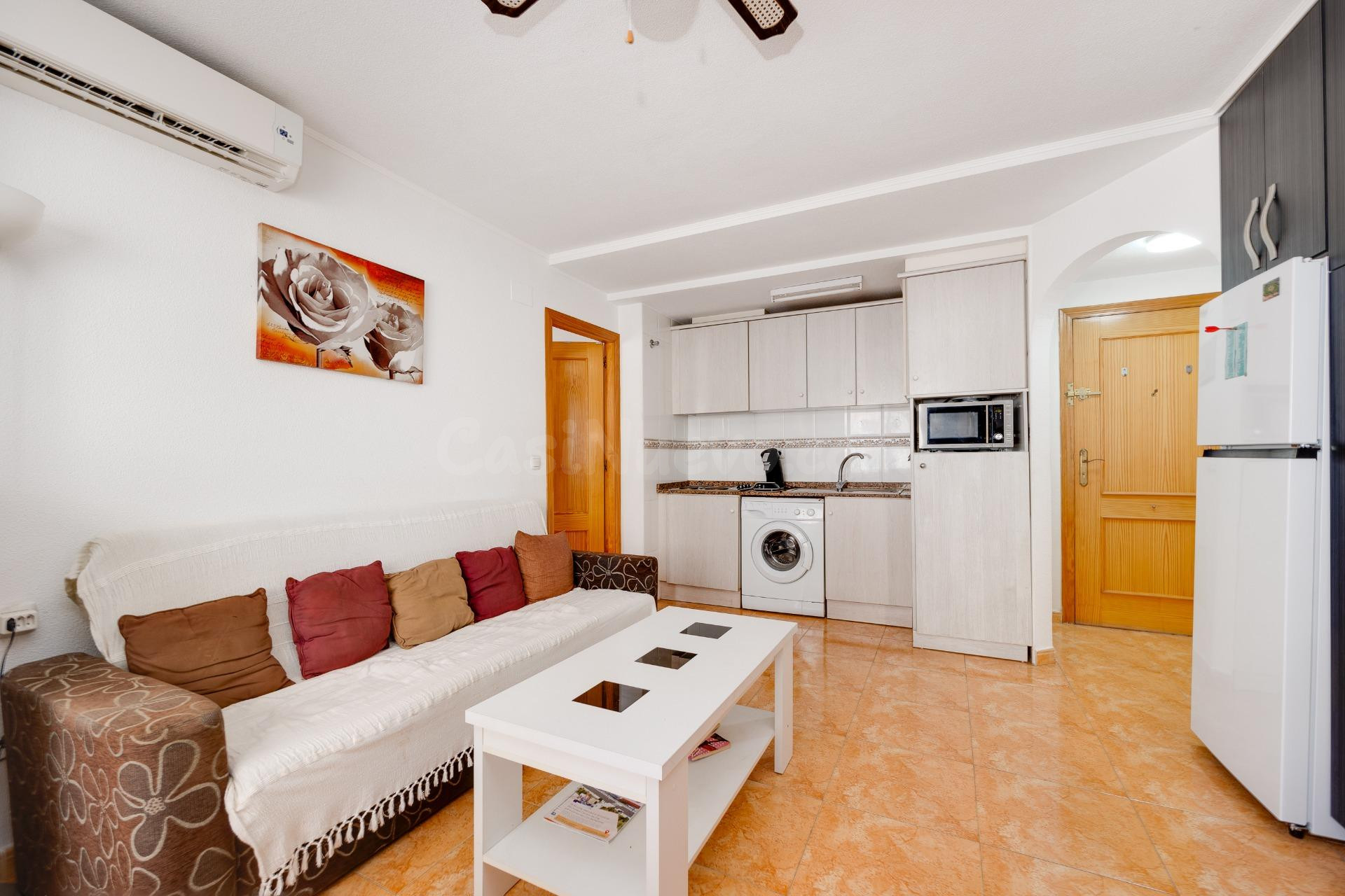 Apartamento de 2 dormitorio con plaza de garaje en el centro - foto 2