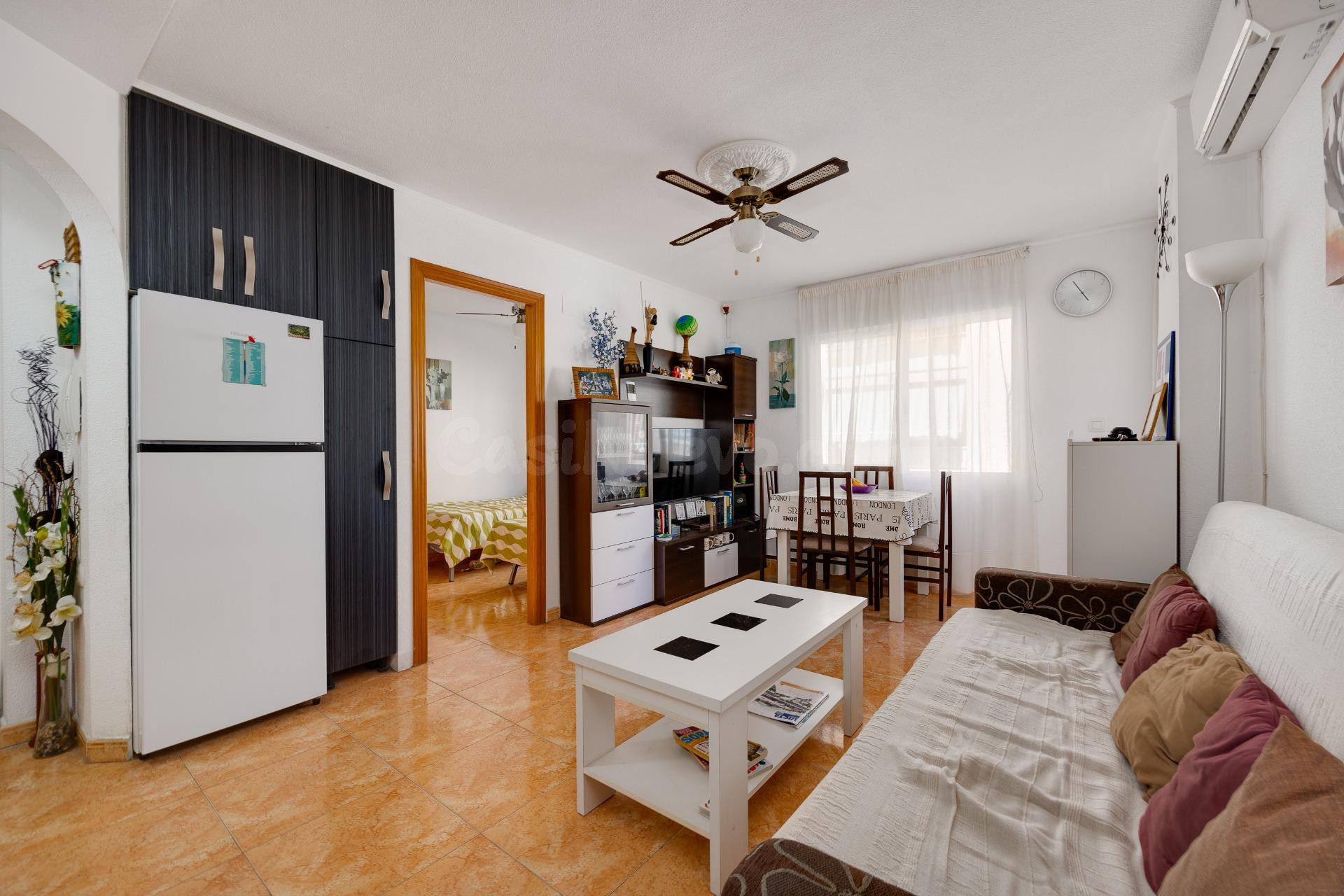 Apartamento de 2 dormitorio con plaza de garaje en el centro - foto 3