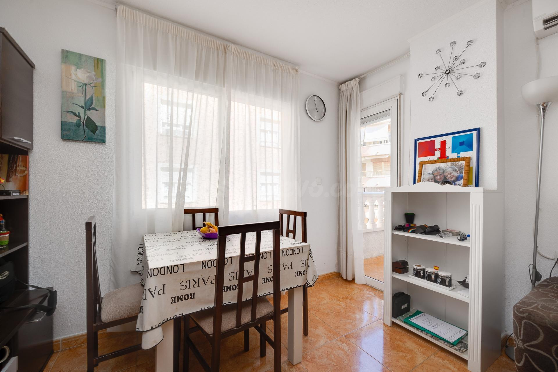 Apartamento de 2 dormitorio con plaza de garaje en el centro - foto 4