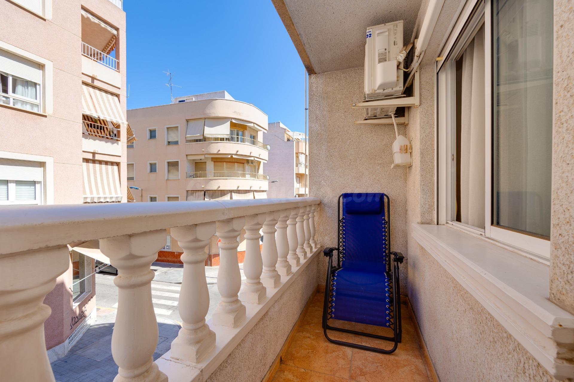Apartamento de 2 dormitorio con plaza de garaje en el centro - foto 5