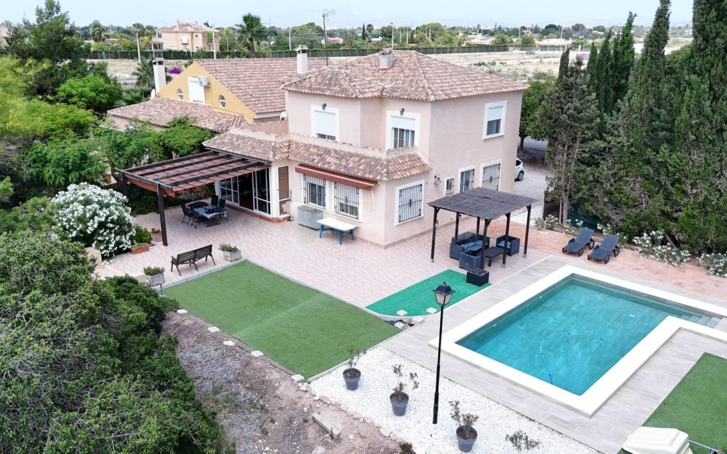 GRAN VILLA DE LUJO CON 2 CHALETS INDEPENDIENTES
