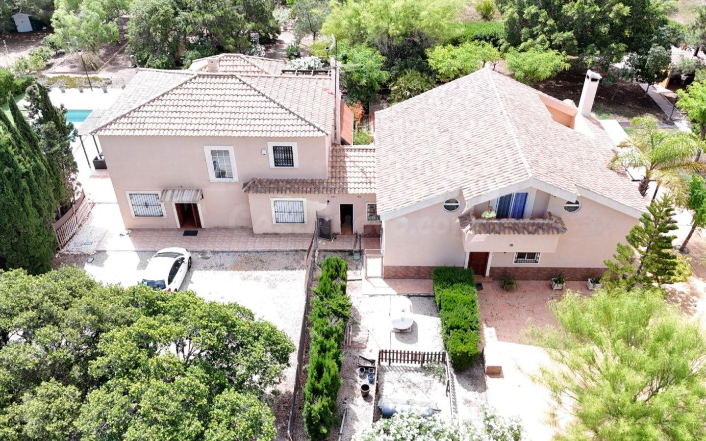 GRAN VILLA DE LUJO CON 2 CHALETS INDEPENDIENTES - foto 2