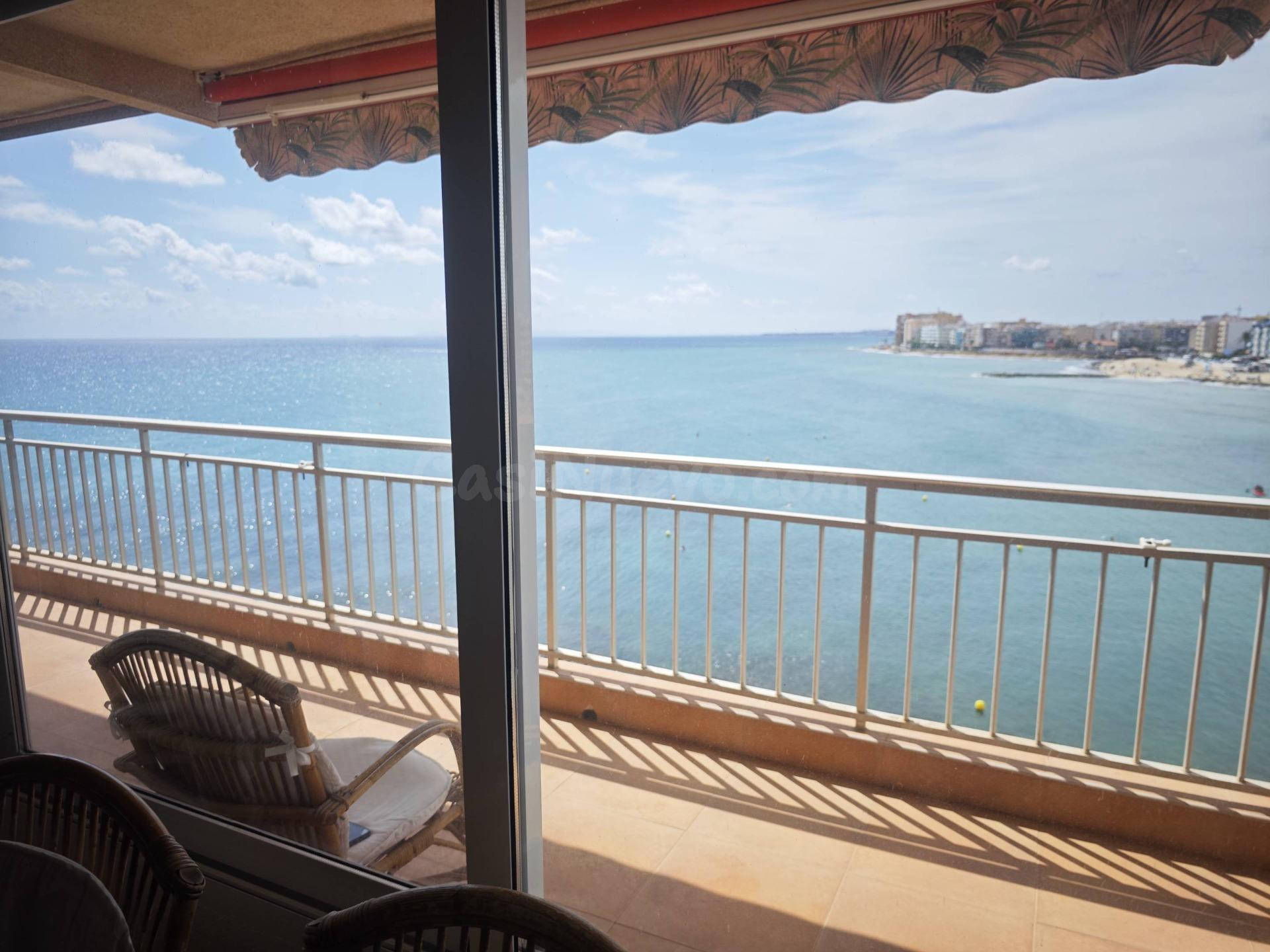 Piso con terraza y vistas al mar en Playa de los Locos - foto 4