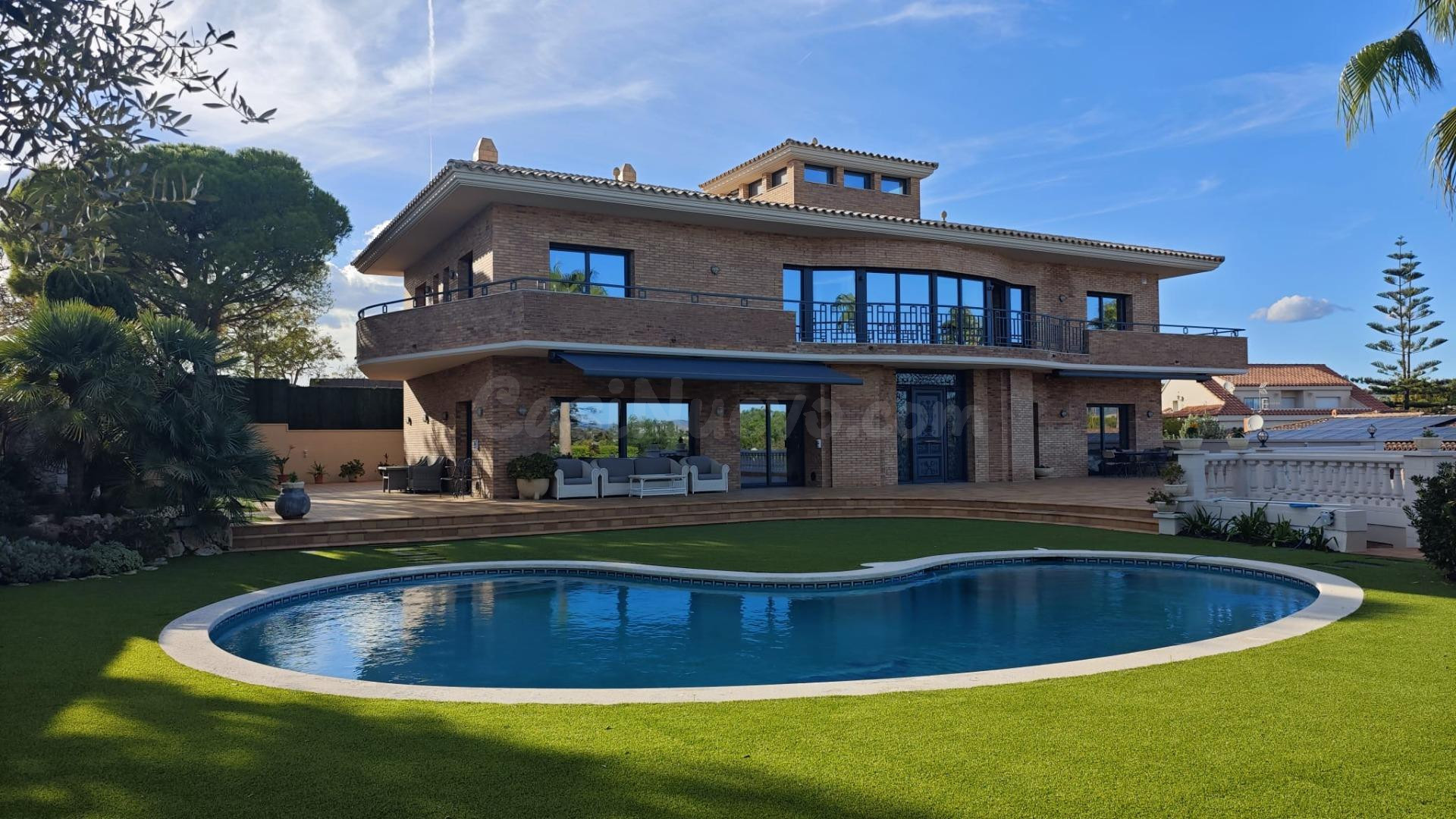 Exclusivo chalet en venta en la zona del Tennis