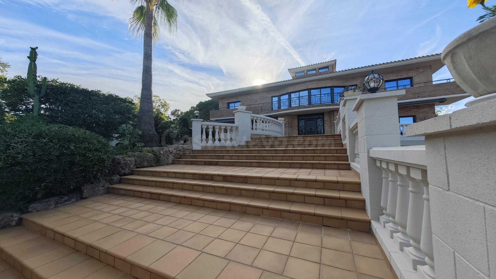Exclusivo chalet en venta en la zona del Tennis - foto 4