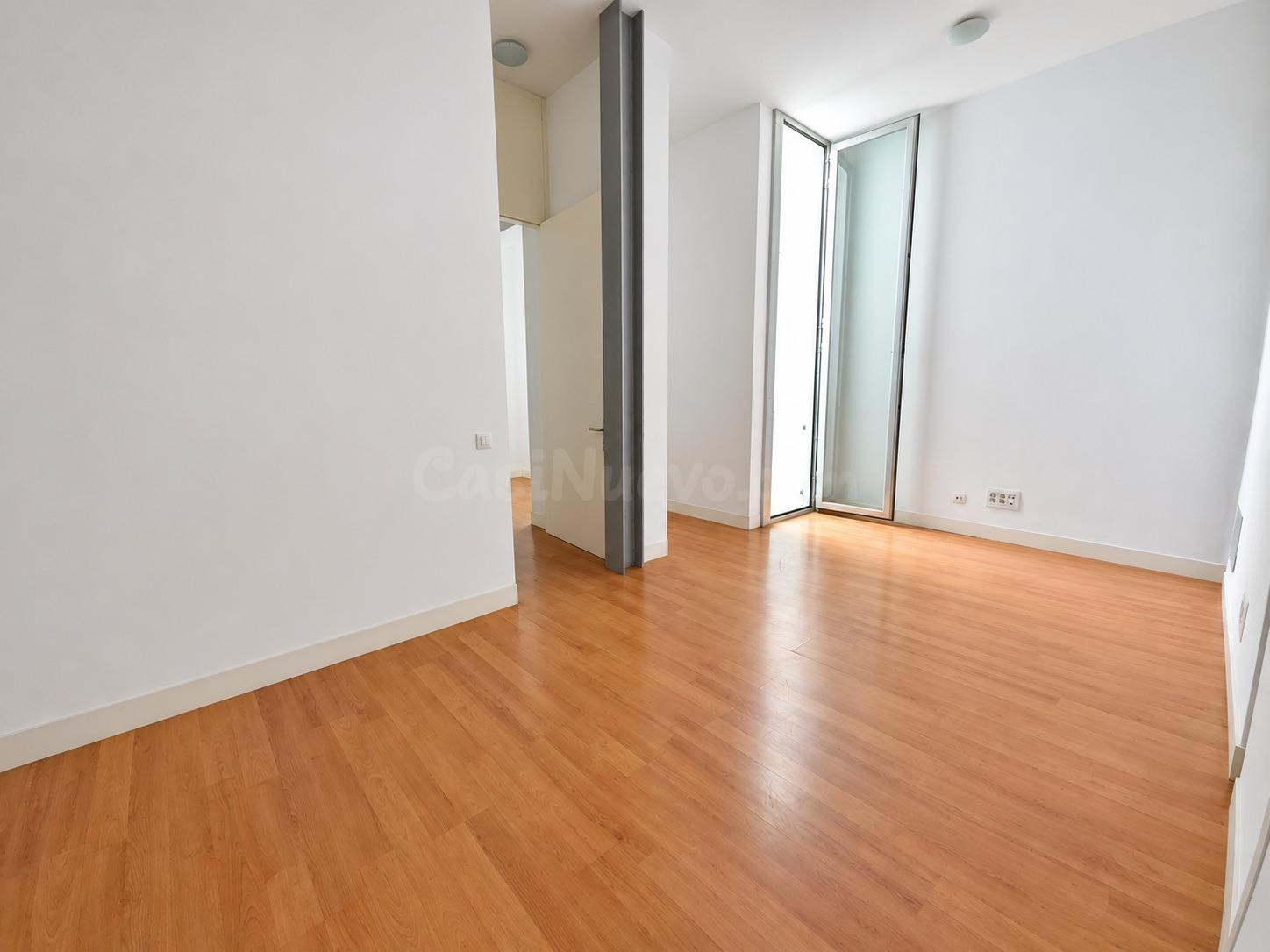 ¡Tu próximo espacio profesional en el corazón de Triana, con luz y tranquilidad! - foto 2