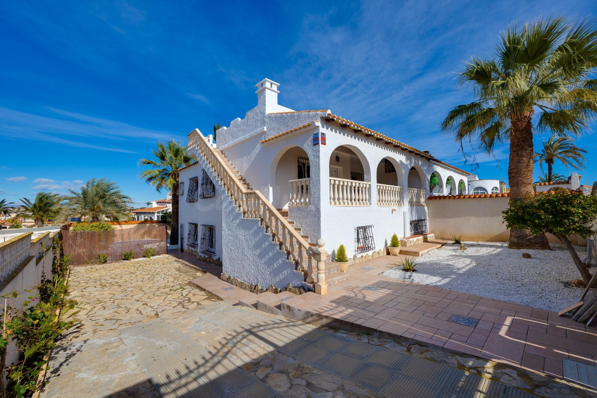 Chalet semi-independiente con piscina propia en el Chaparral - foto 4