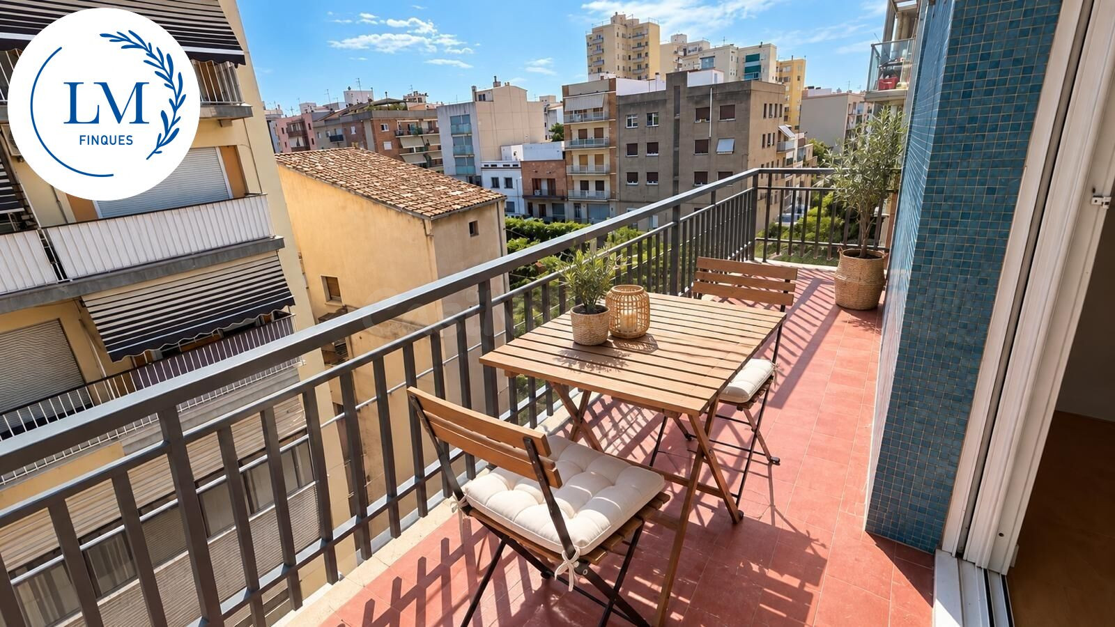 ¡Luminoso piso con gran balcón en pleno centro de Vilanova i - foto 2