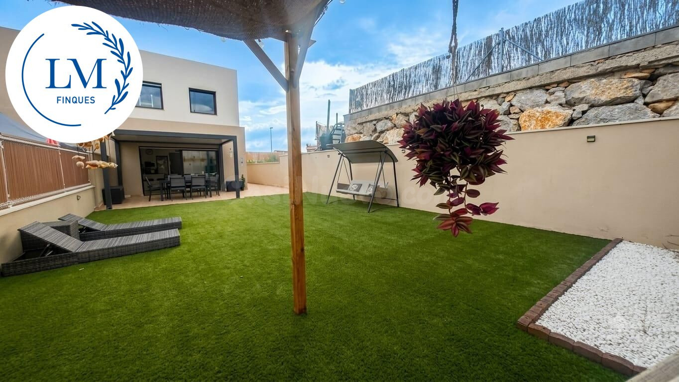 Espectacular casa a tres vientos de obra nueva (2024) con gr
