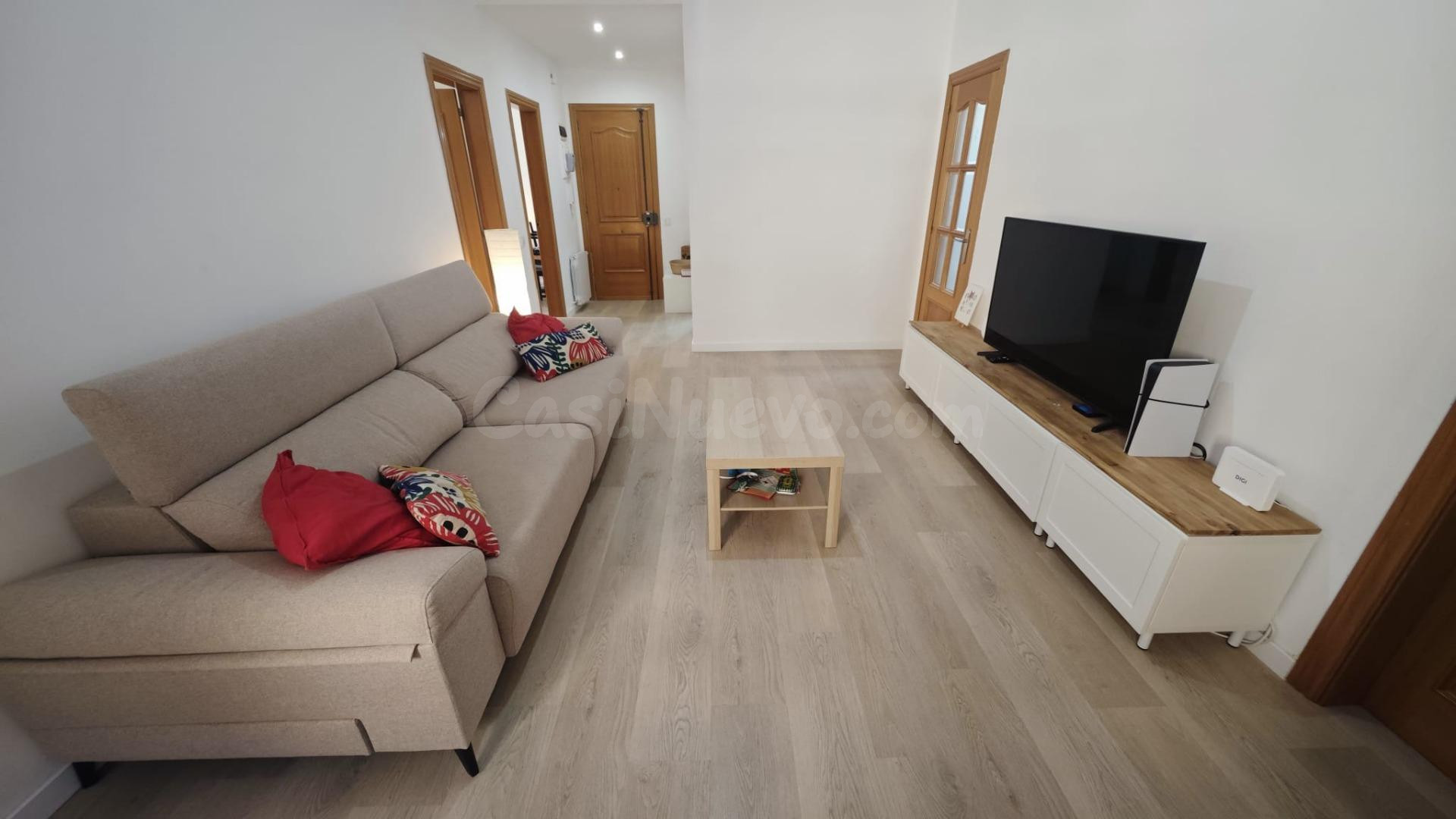 Moderno piso de 4 habitaciones reformado, en Vilanova i la G - foto 2