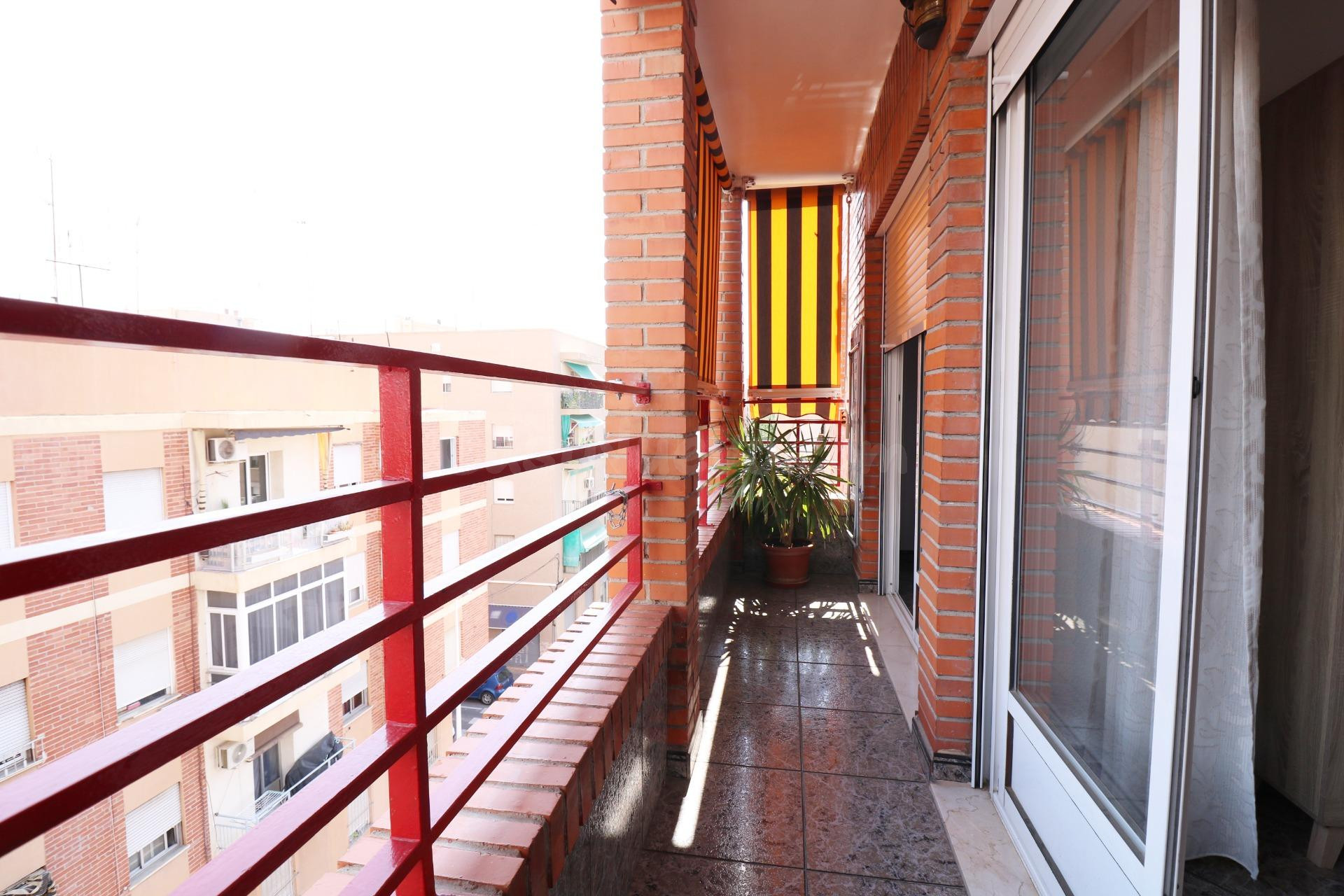 AMPLIO PISO LISTO PARA ENTRAR A VIVIR EN SECTOR 5 - ELCHE - foto 4