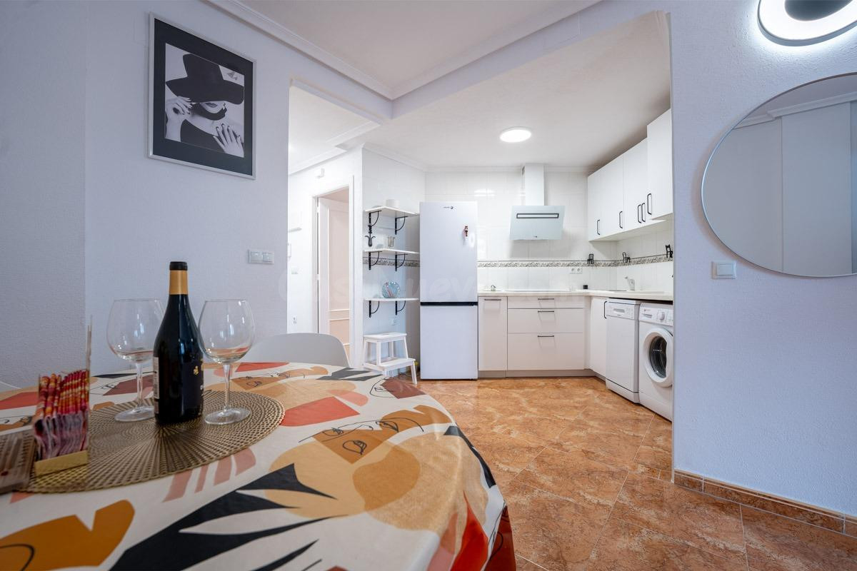 Apartamento reformado con parking y trastero en zona consoli - foto 4