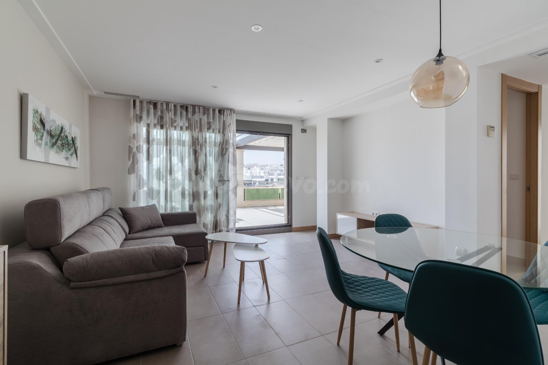 EXCLUSIVO APARTAMENTO EN ARENALES DEL SOL A SOLO 200 METROS  - foto 3