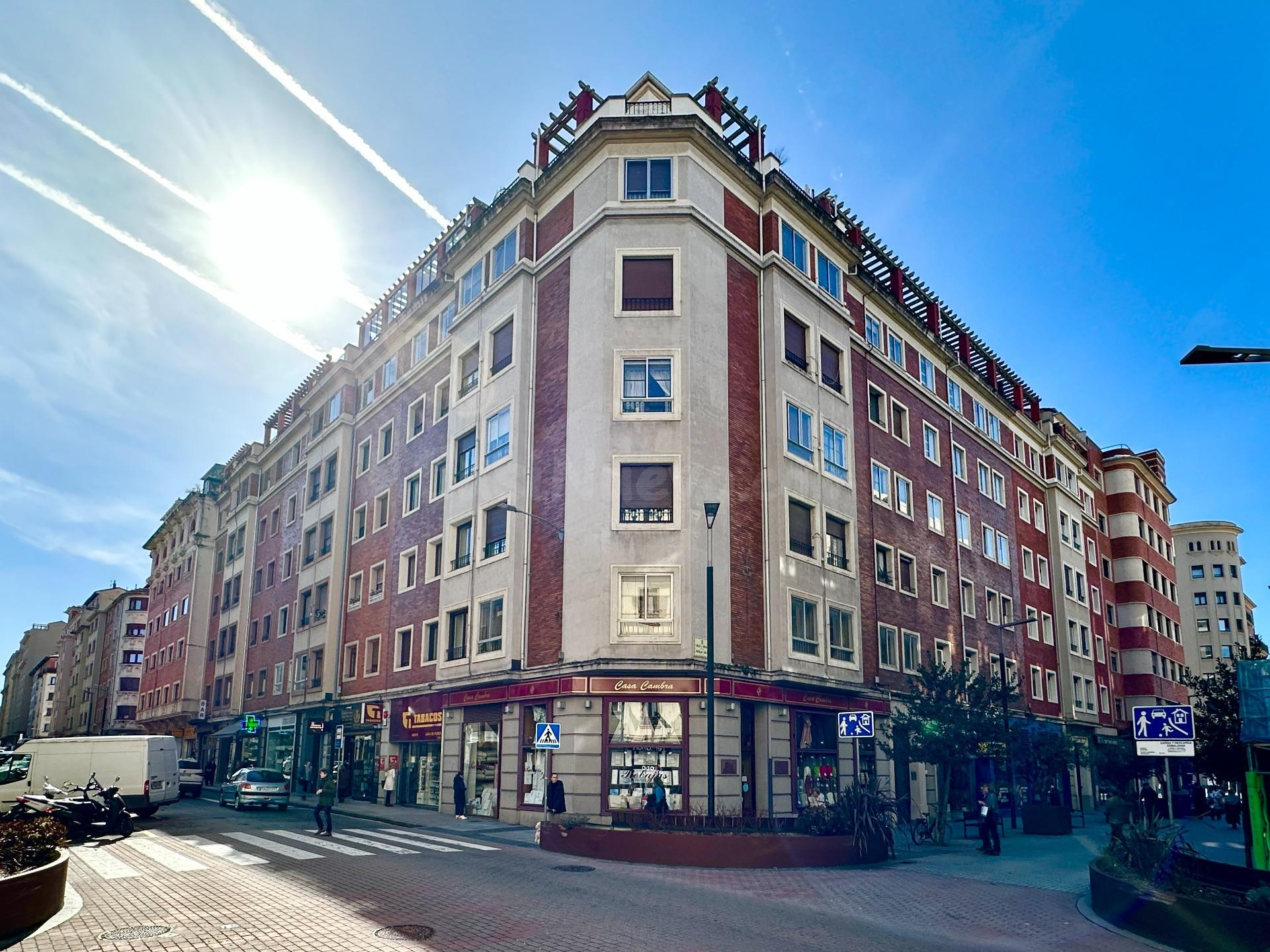 PISO EN VENTA EN EL CENTRO DE PAMPLONA. OPORTUNIDAD PARA REF - foto 3