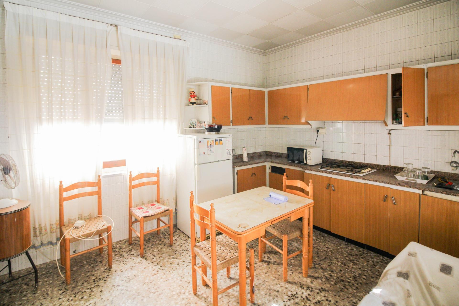CASA EN PLANTA BAJA Y ESQUINA EN BENIEL (ORIHUELA).