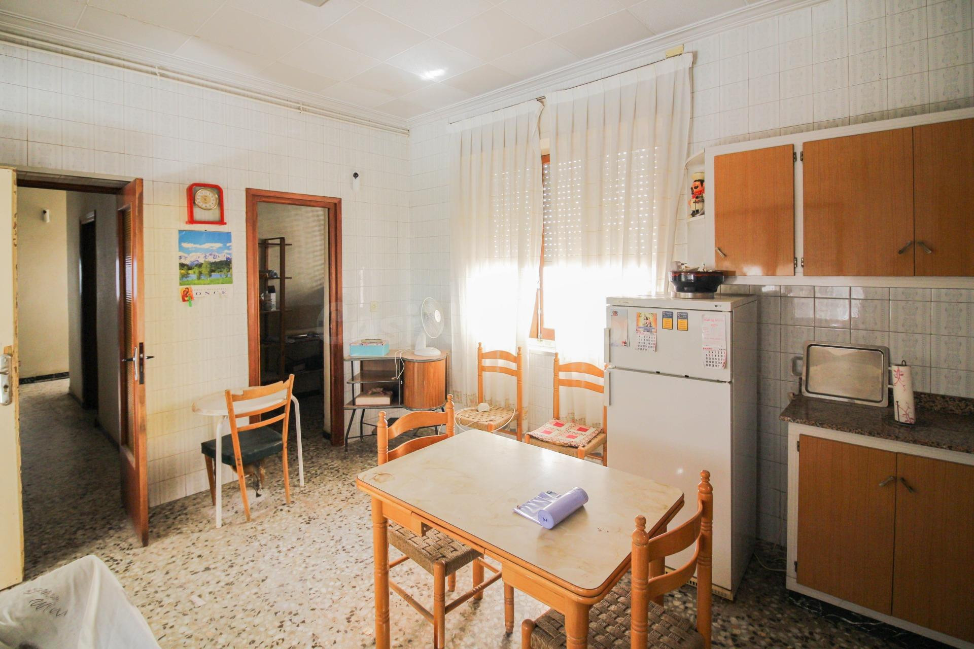 CASA EN PLANTA BAJA Y ESQUINA EN BENIEL (ORIHUELA). - foto 2