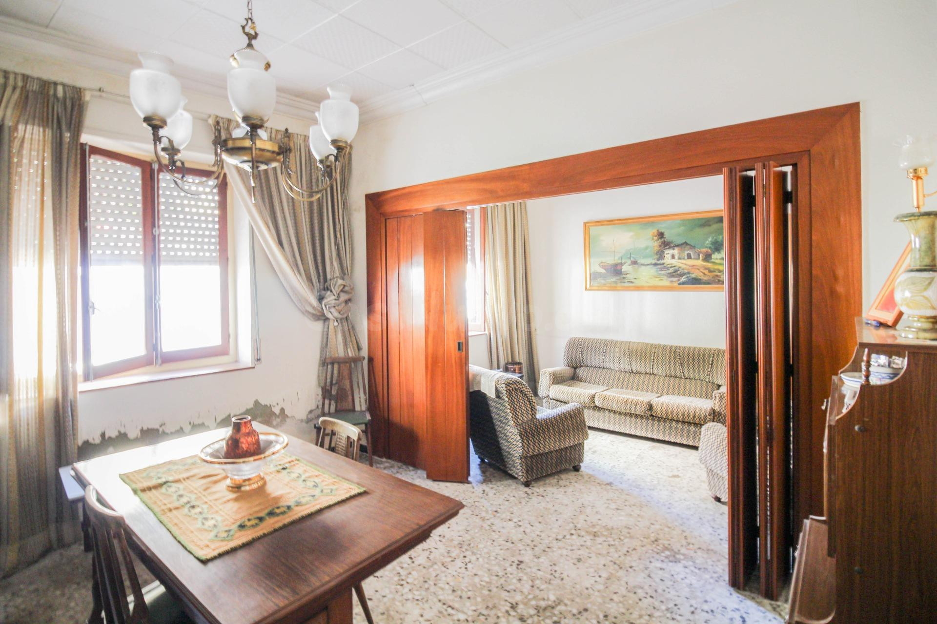 CASA EN PLANTA BAJA Y ESQUINA EN BENIEL (ORIHUELA). - foto 4