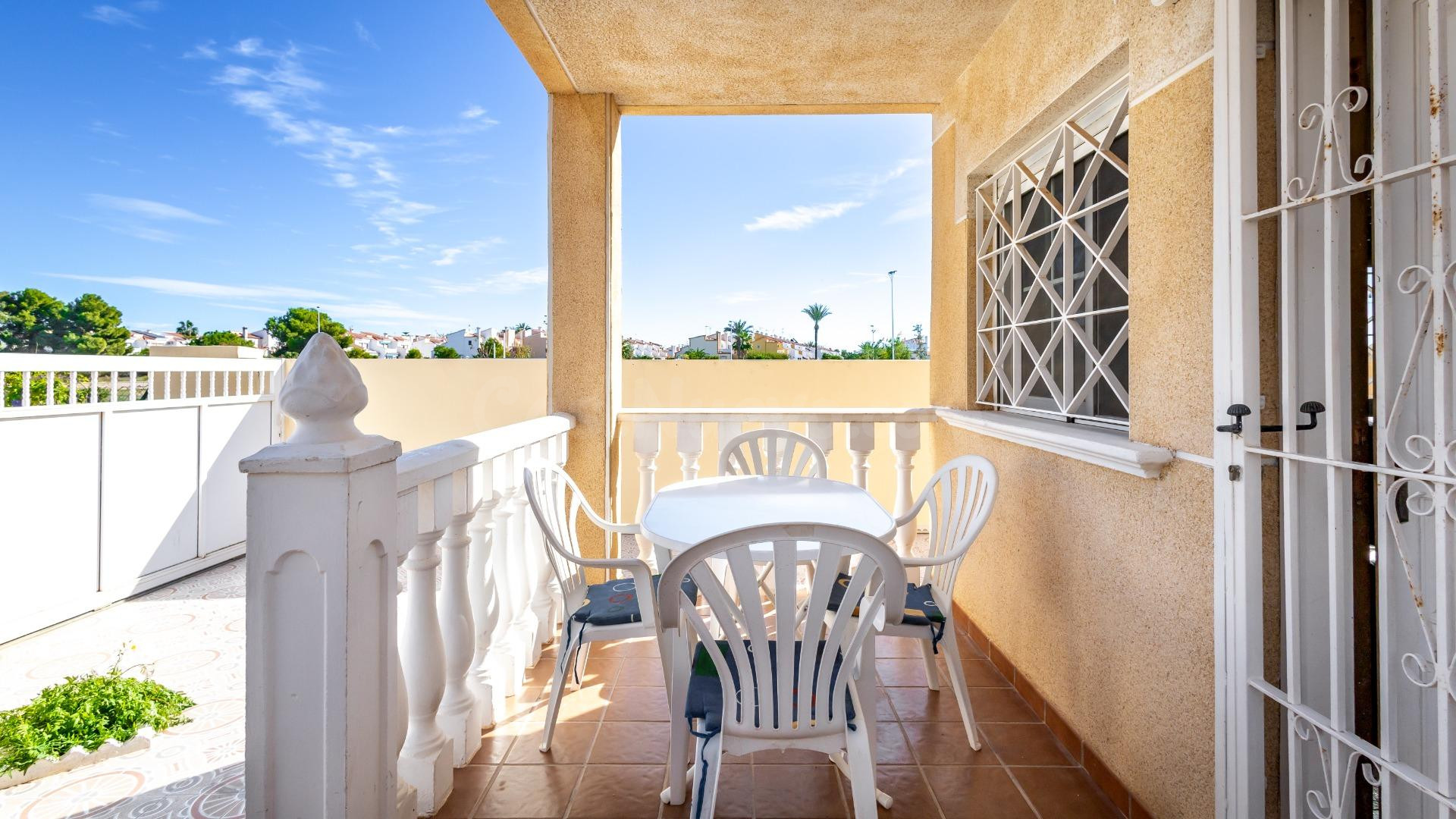 Encantador chalet independiente en Urb. Baños de Europa – Torrevieja - foto 4