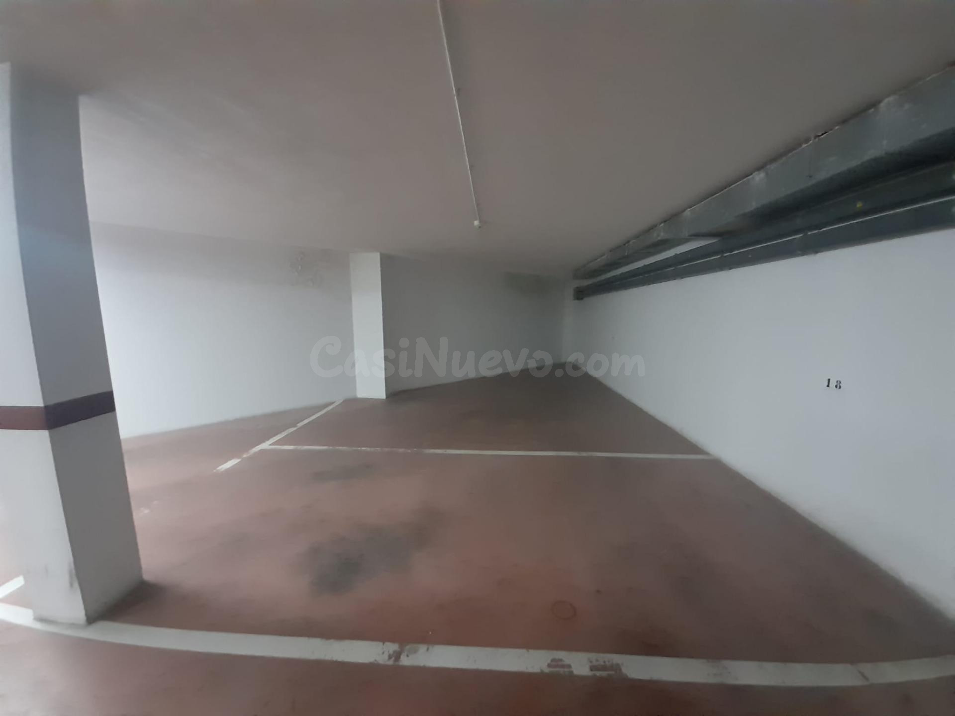 Alquiler de plaza de aparcamiento con montacargas en Menénde
