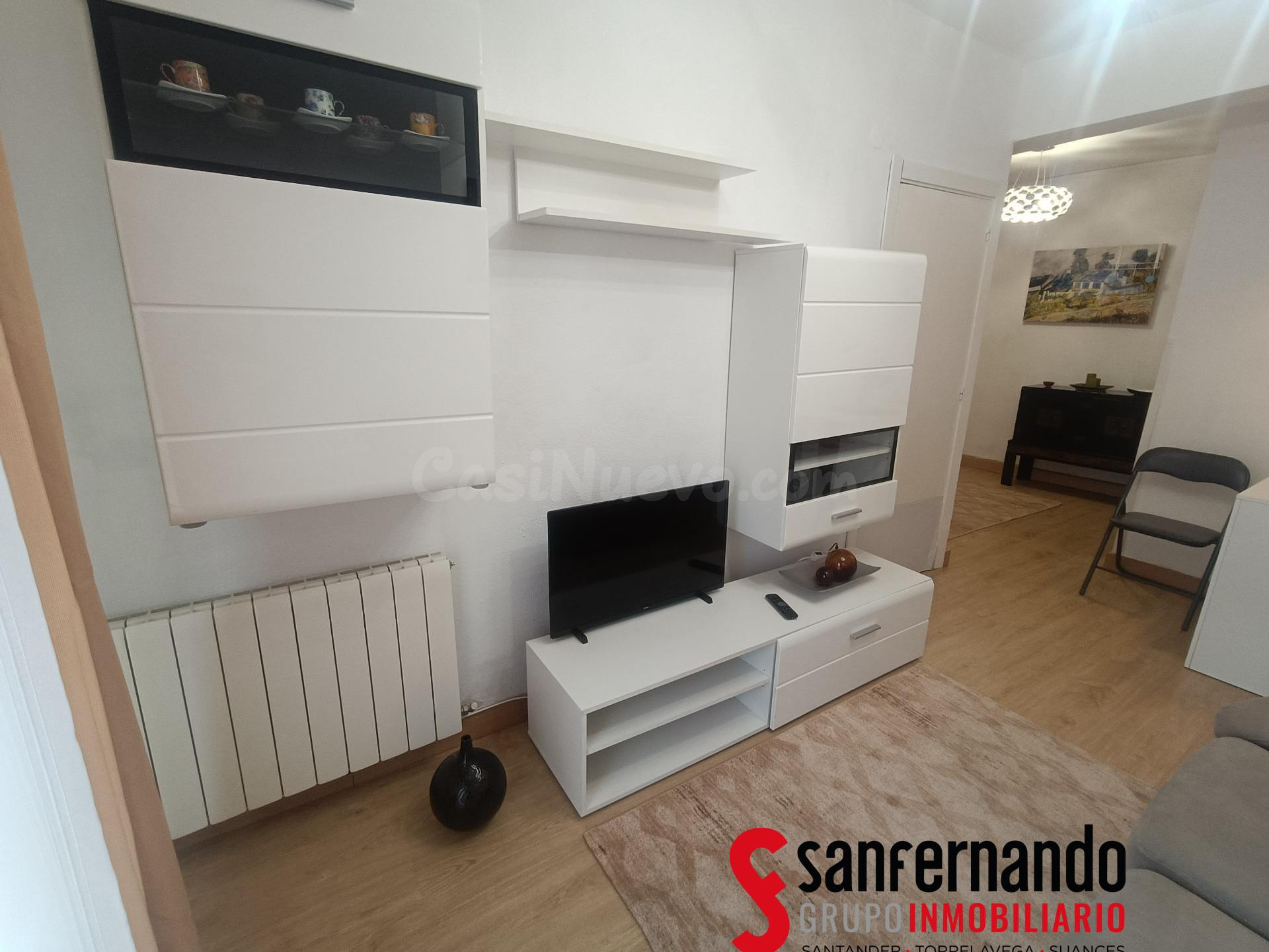 Se alquila piso de TEMPORADA de dos habitaciones en la calle