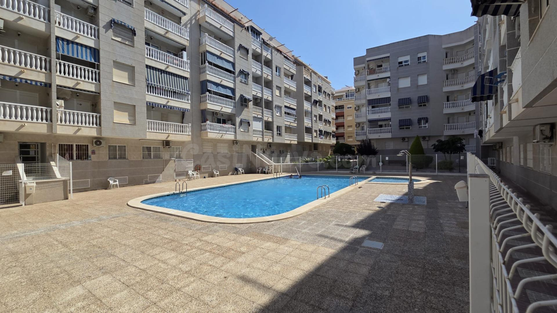 Estudio con zona de dormitorio extra y piscina