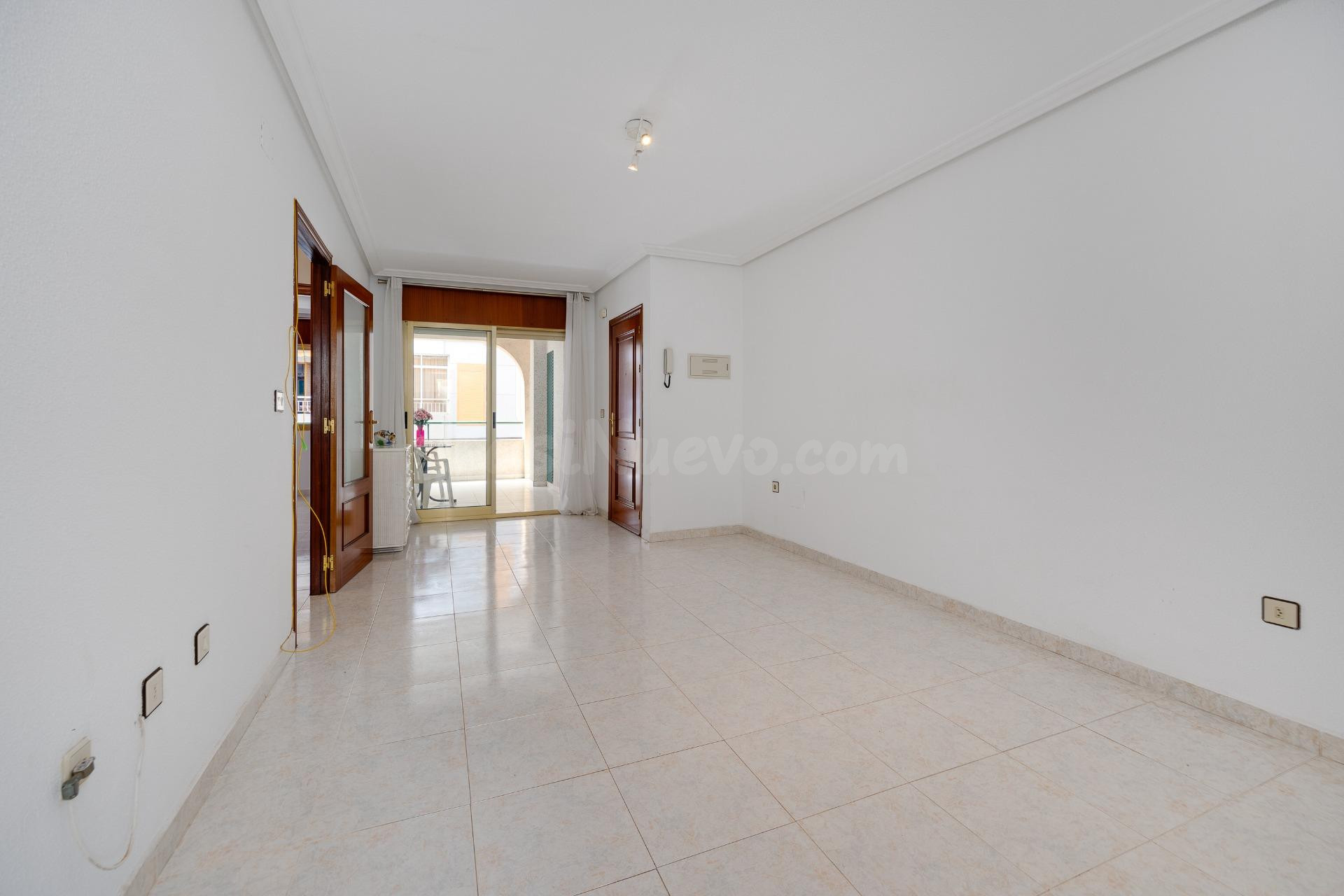 Amplio Apartamento en Acequion, Torrevieja - ¡A solo 250m de la Playa! - foto 2