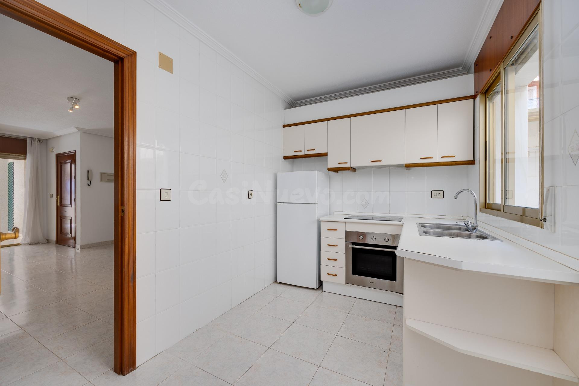 Amplio Apartamento en Acequion, Torrevieja - ¡A solo 250m de la Playa! - foto 3