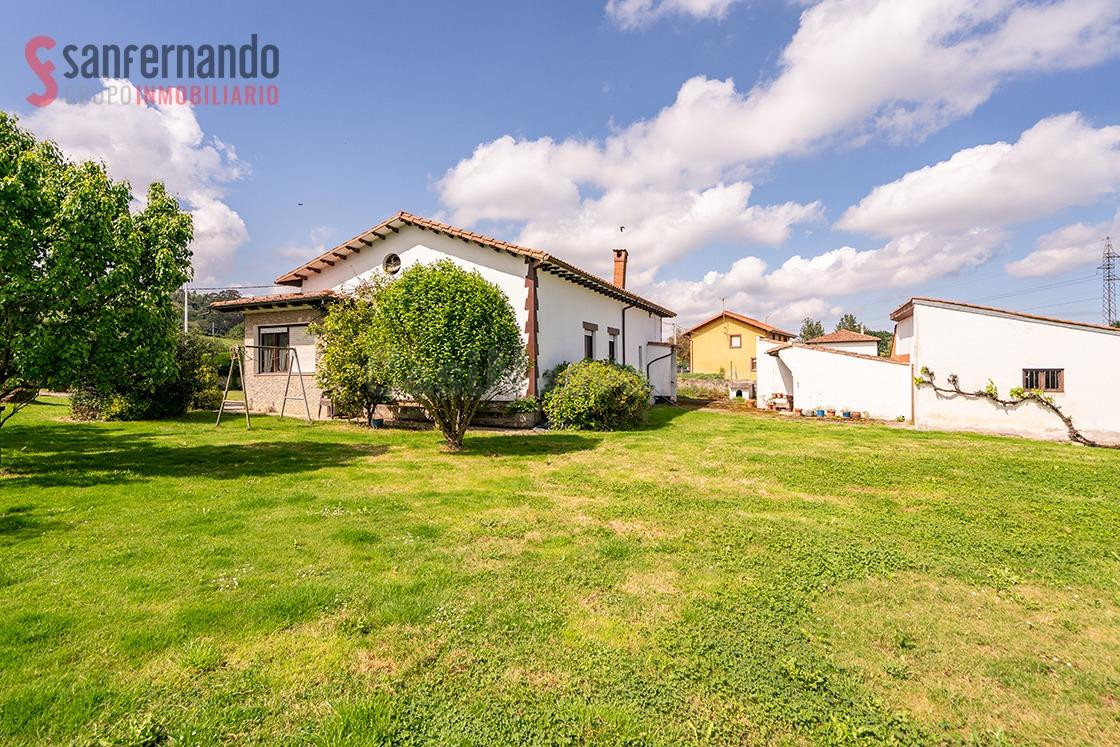 Casa independiente en una sola planta con terreno urbano de  - foto 3