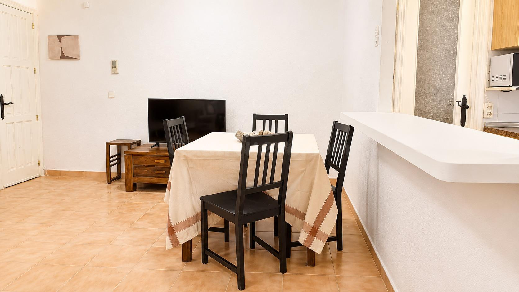 Apartamento de 2 dormitorios con garaje incluido en zona Avenida Habaneras, Torrevieja - foto 3