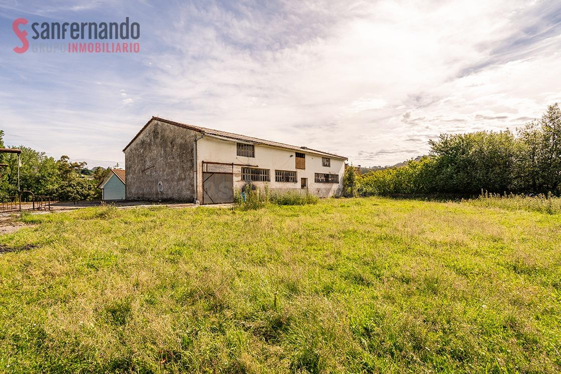 En Puente Arce se vende casa con nave y almacén