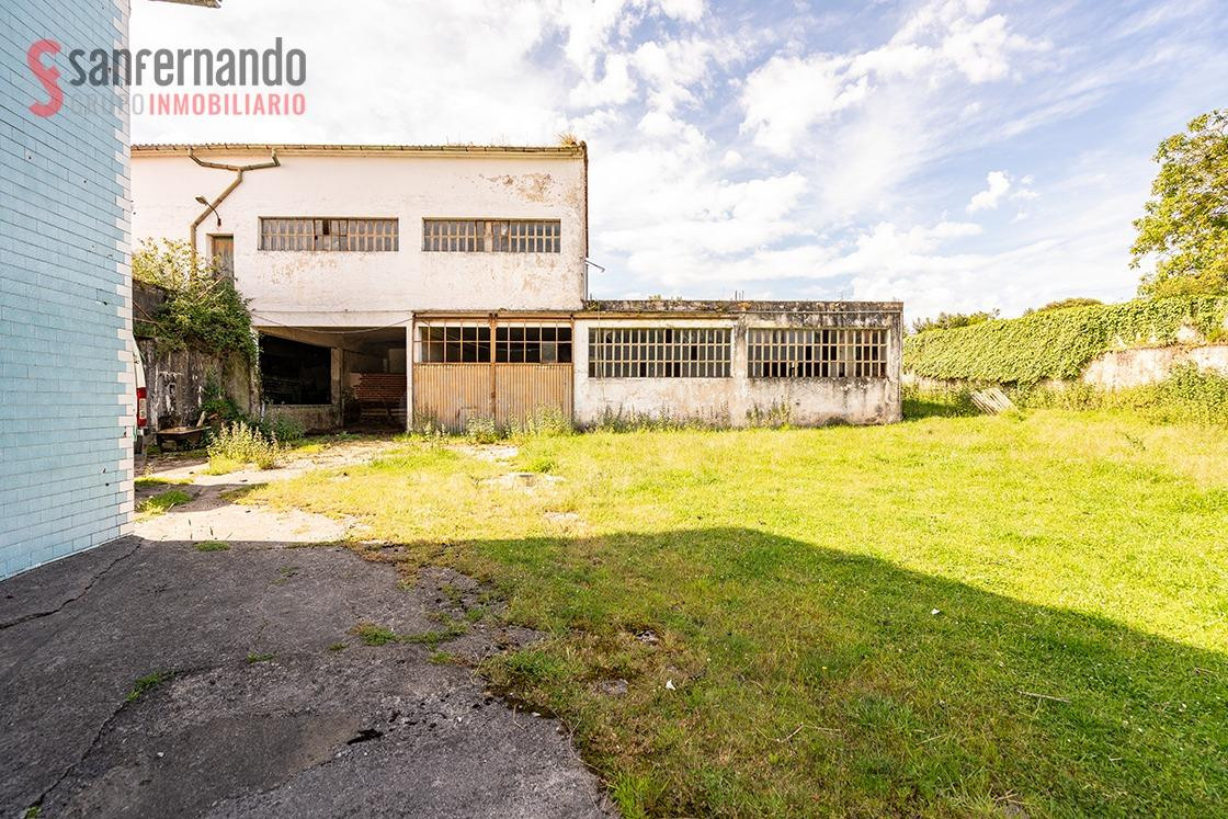 En Puente Arce se vende casa con nave y almacén - foto 2
