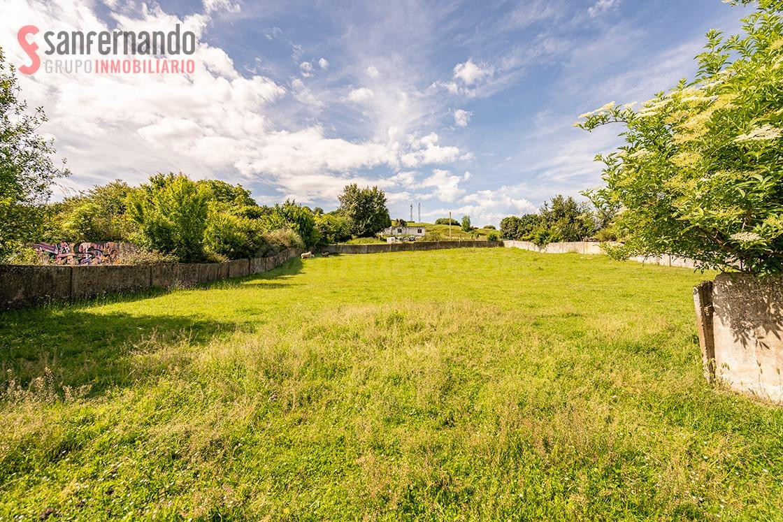 En Puente Arce se vende casa con nave y almacén - foto 3
