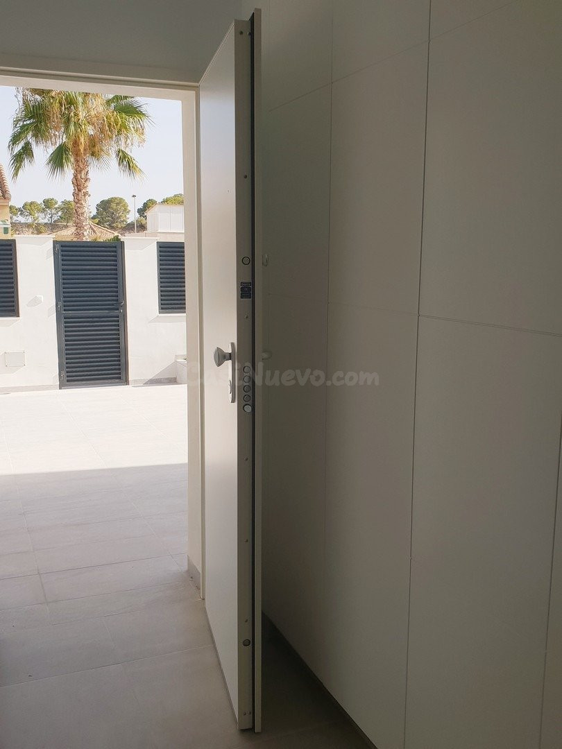 VILLAS DE OBRA NUEVA EN PINAR DE CAMPOVERDE - foto 5