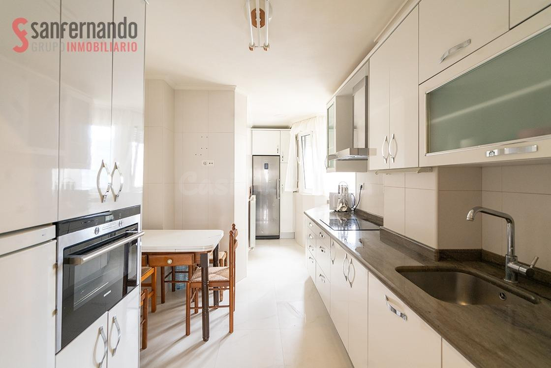 Piso en Cuatro Caminos con ascensor y vistas despejadas - foto 4