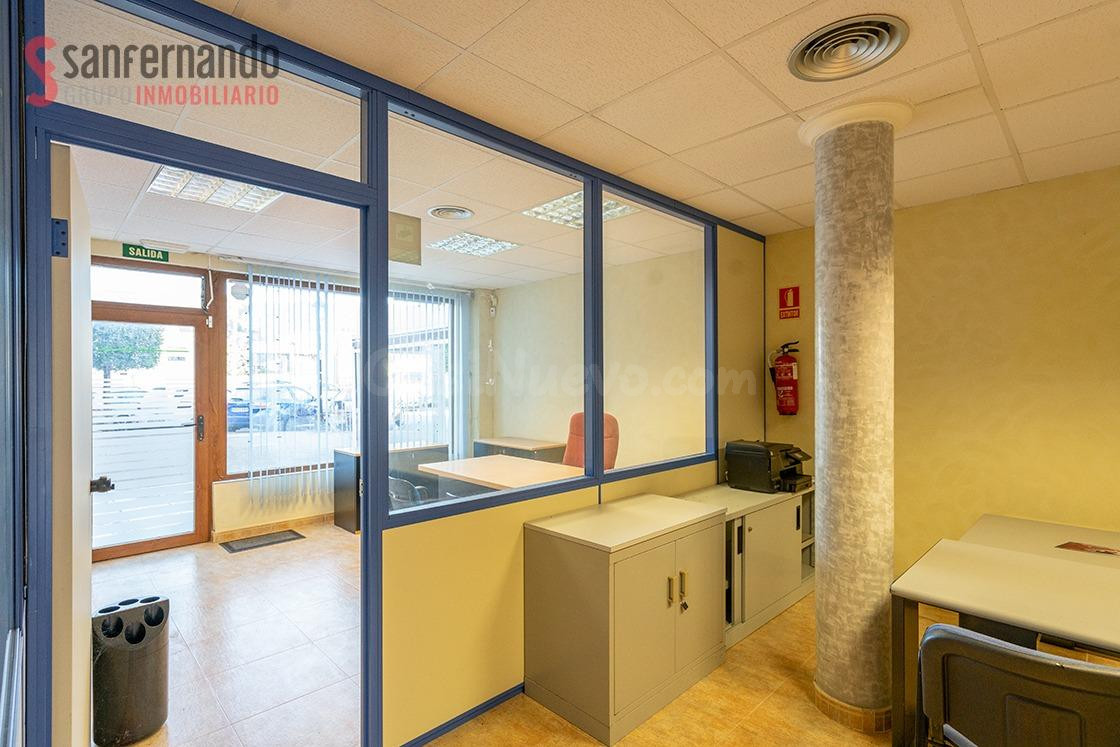 Local comercial en Miengo con zona de almacenaje - foto 3