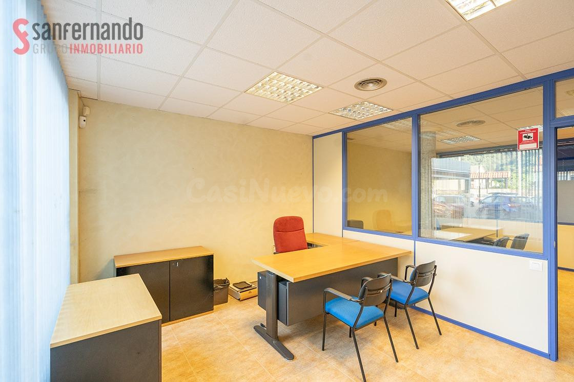 Local comercial en Miengo con zona de almacenaje - foto 4