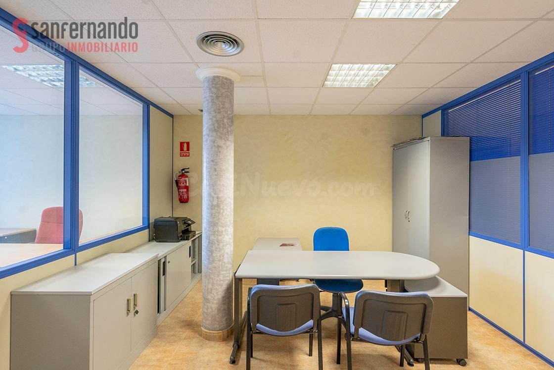 Local comercial en Miengo con zona de almacenaje - foto 5