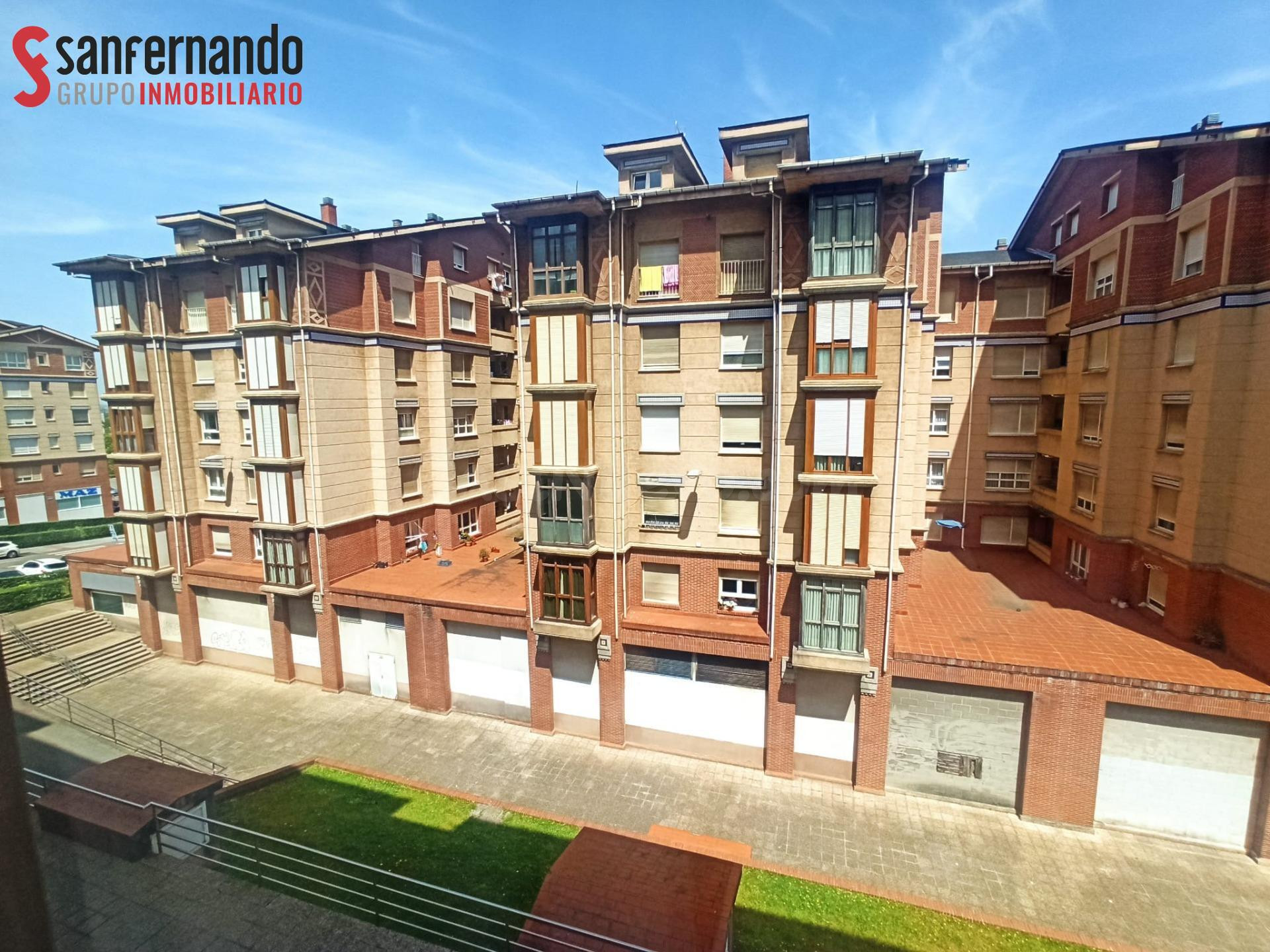 Vivienda completamente exterior en alquiler en Avenida de Lo - foto 2