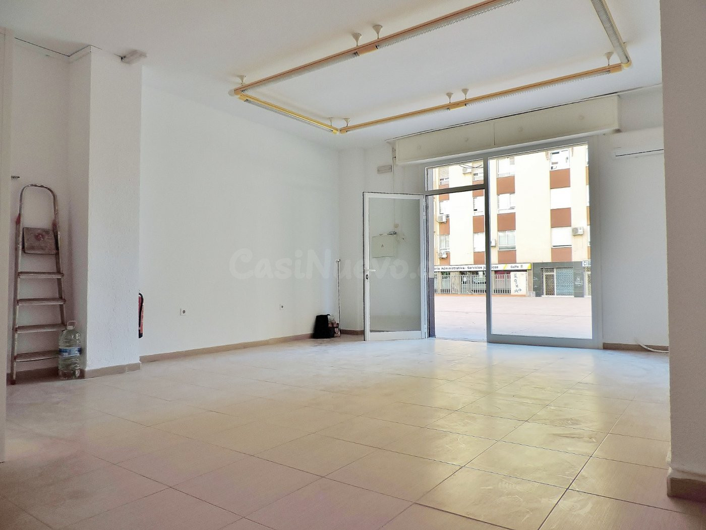 SE ALQUILA LOCAL COMERCIAL EN NUEVA ANDALUCÍA