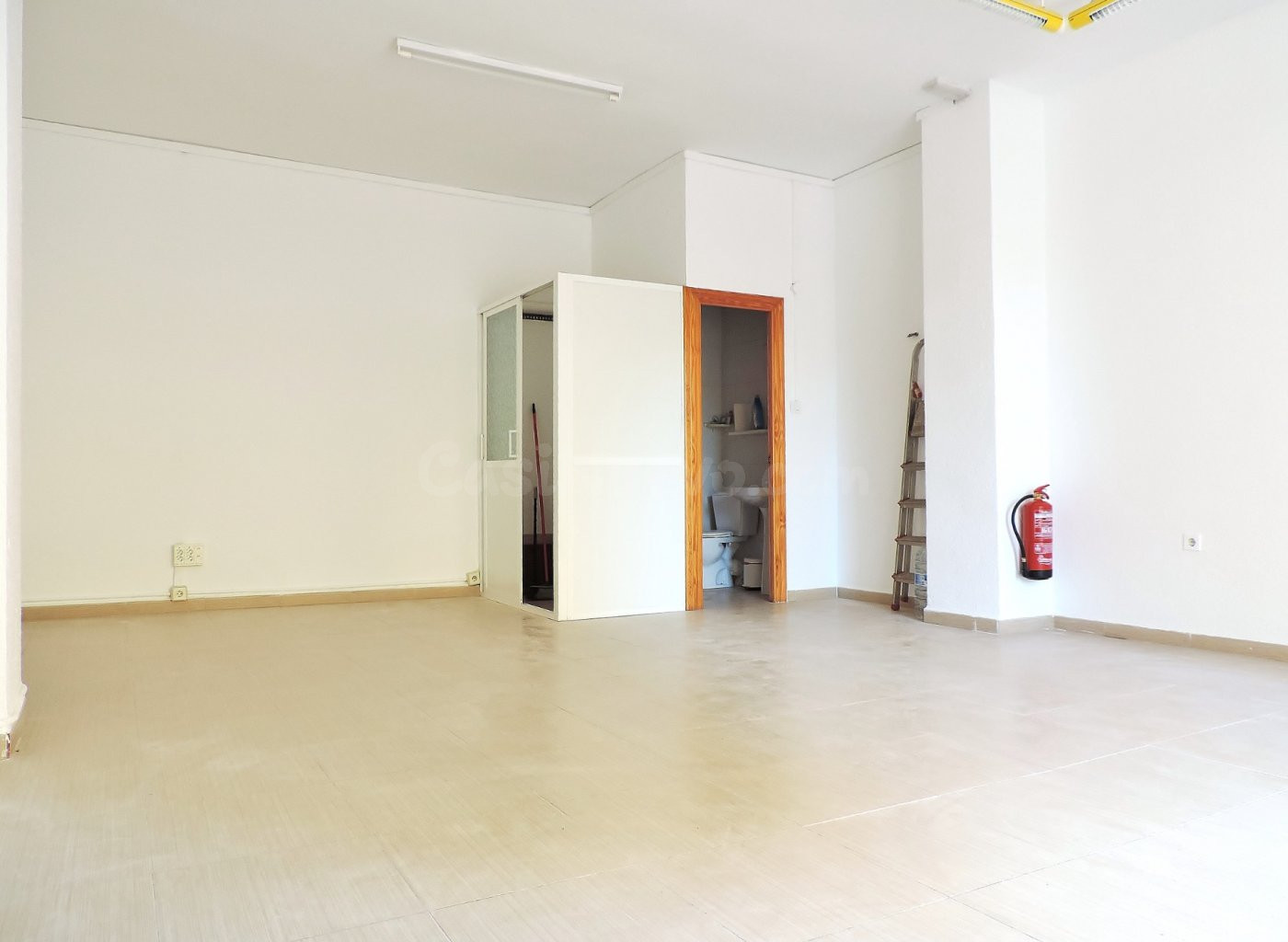 SE ALQUILA LOCAL COMERCIAL EN NUEVA ANDALUCÍA - foto 4