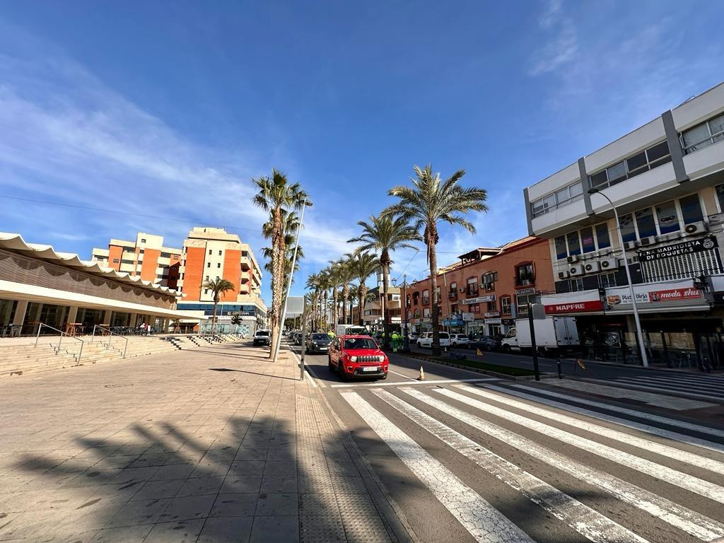 OFICINA EN ROQUETAS DE MAR PARA VENTA O ALQUILER CON OPCIÓN 