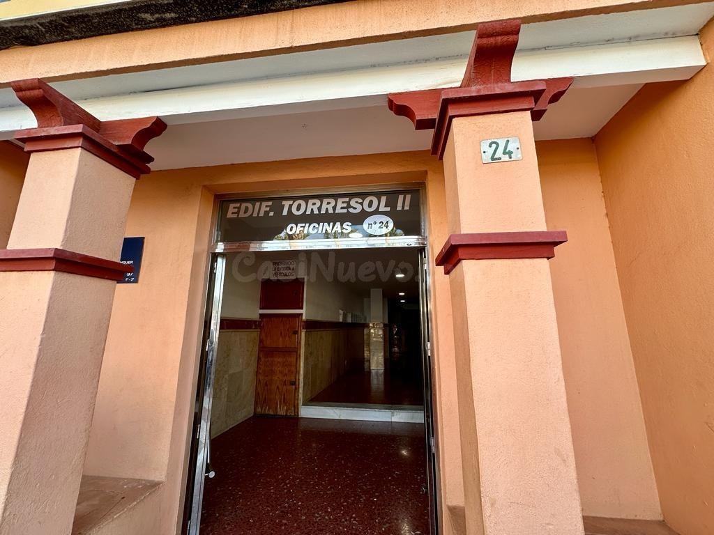 OFICINA EN ROQUETAS DE MAR PARA VENTA O ALQUILER CON OPCIÓN  - foto 3