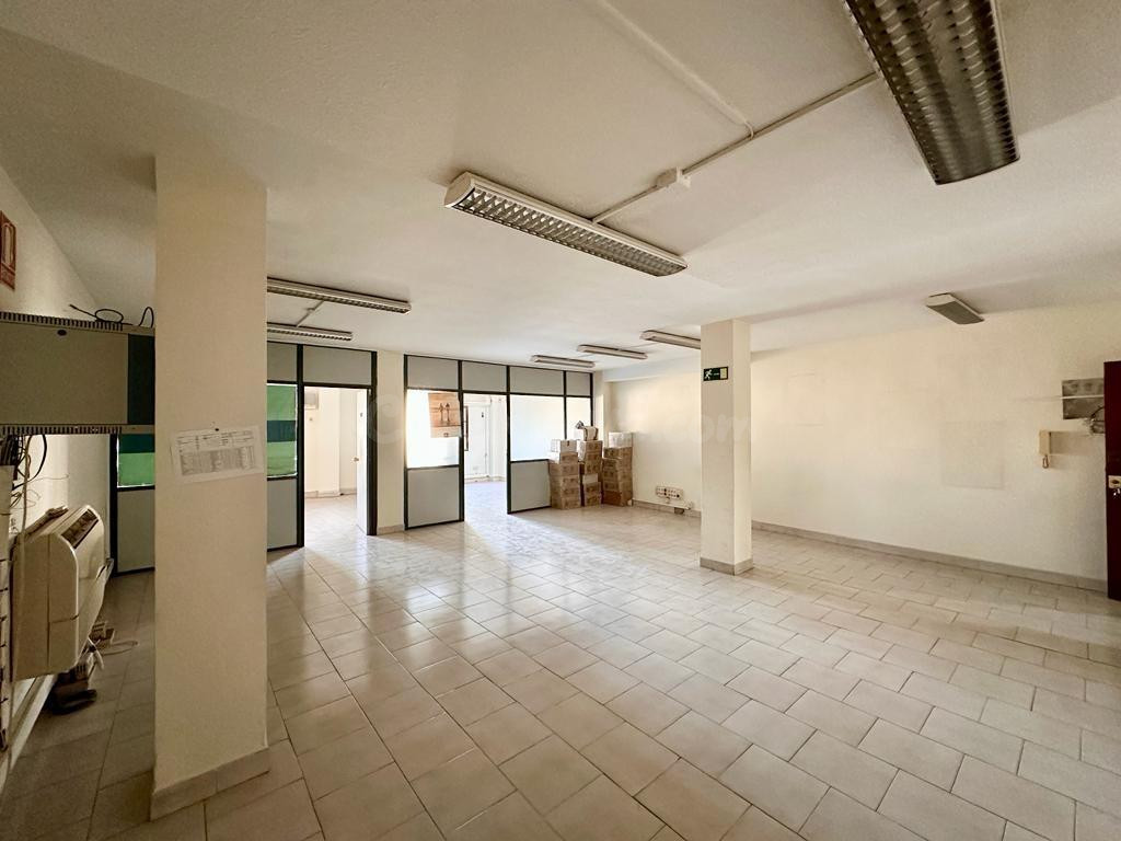 OFICINA EN ROQUETAS DE MAR PARA VENTA O ALQUILER CON OPCIÓN  - foto 5