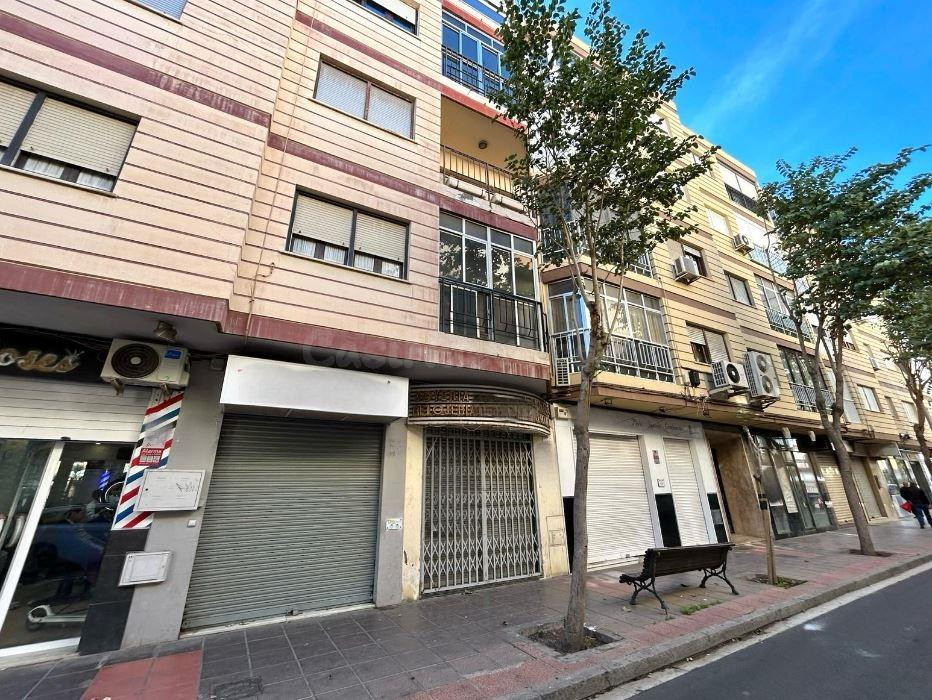 SE VENDE LOCAL COMERCIAL EN ZONA DE ALTAMIRA