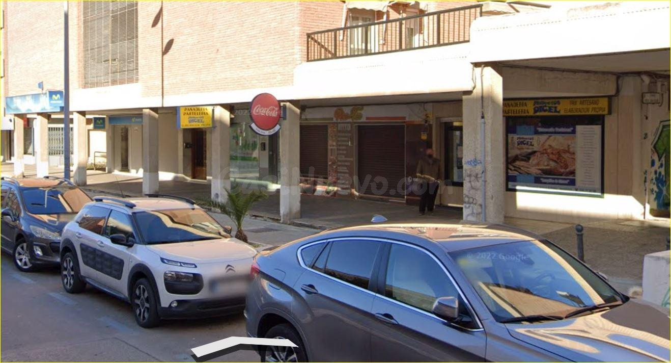 SE VENDE LOCAL COMERCIAL EN NUEVA ANDALUCIA - foto 2