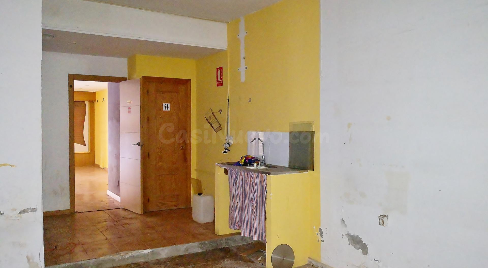 SE VENDE LOCAL COMERCIAL EN NUEVA ANDALUCIA - foto 3